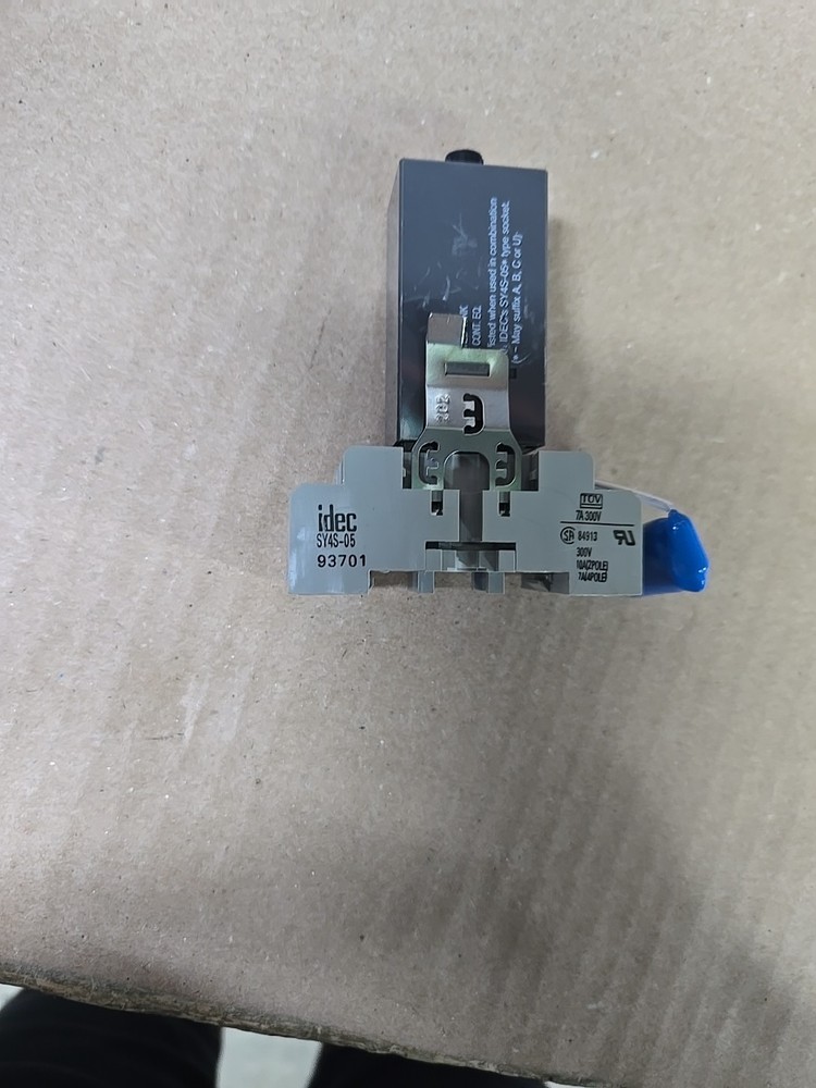 Idec GT5Y-4SN Electronic Timer 3AMP 100/120V