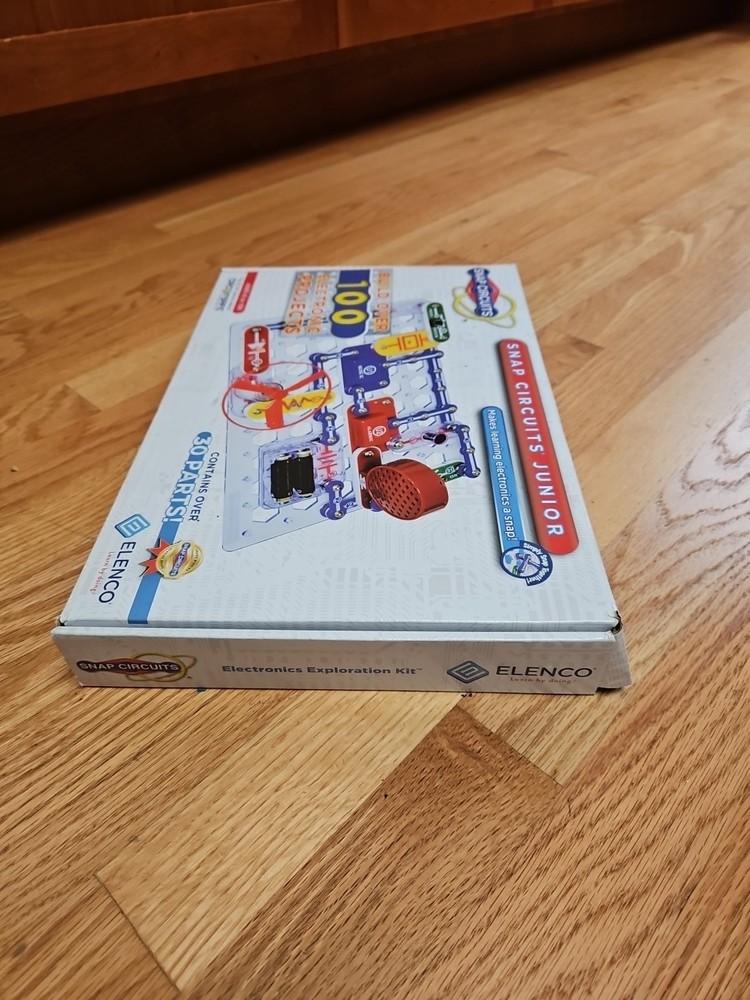 Snap Circuits Jr. SC-100 Electronics Discovery Kit