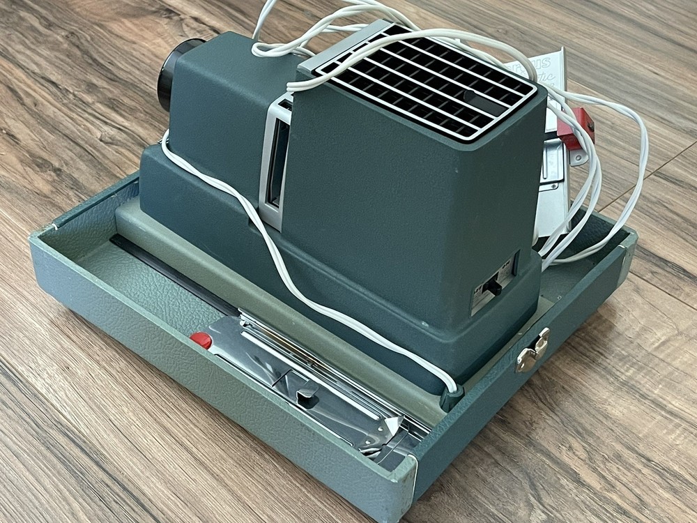 Impeccable Argus 300 Slide Projector with Automatic Slide Changer