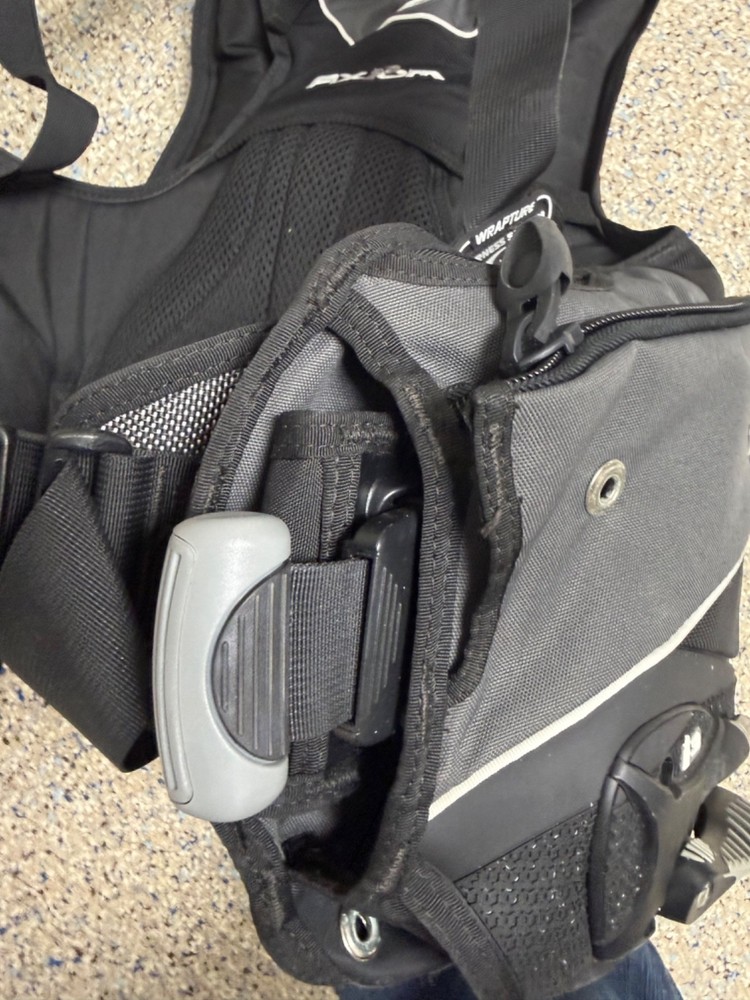 Aqualung Axiom i3 BCD Small. Tests Good
