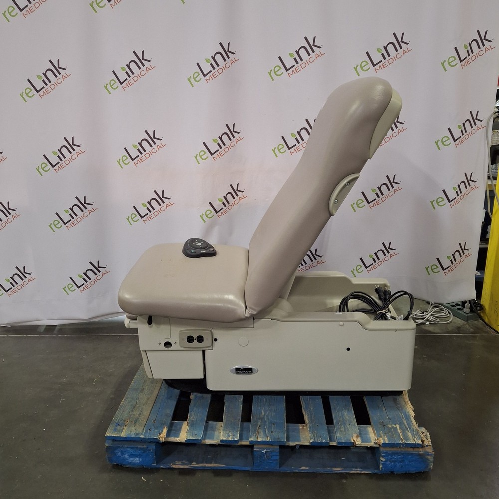 Midmark 623 Barrier Free Power Exam Table