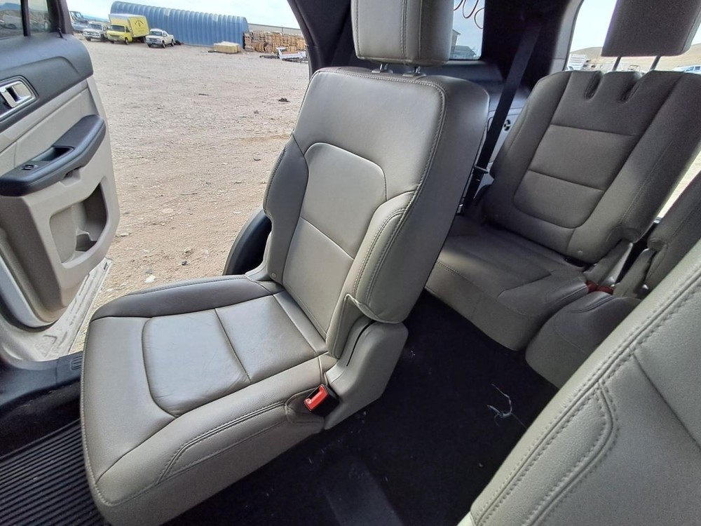 EXPLORER 2018 Front Door Trim Panel 1585863