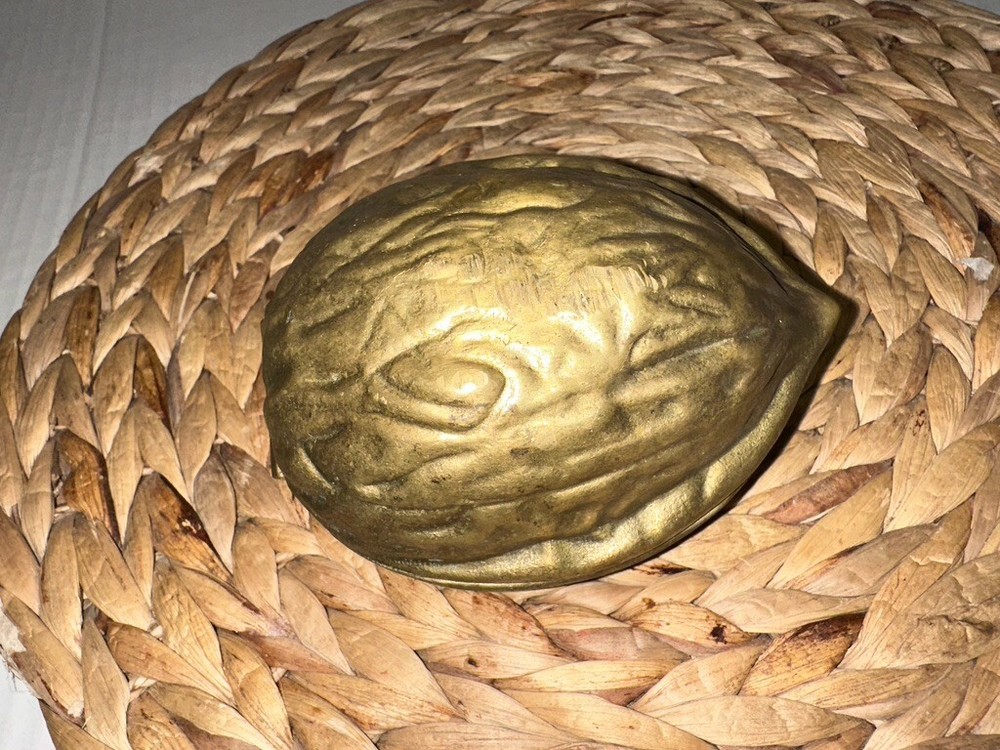 SOLID BRASS NUTCRACKER WALNUTS Vintage LARGE Walnut Shaped 5x3.5 Open