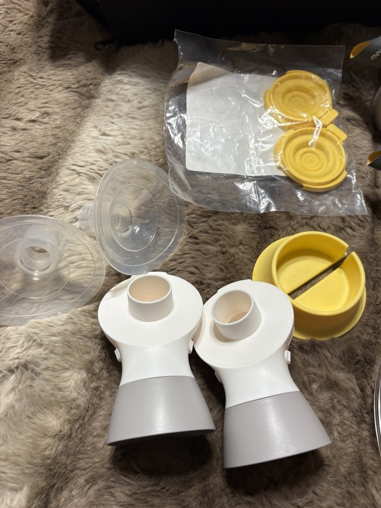 Medela Breast Pump with Backpack and Accessories 2x Pumps