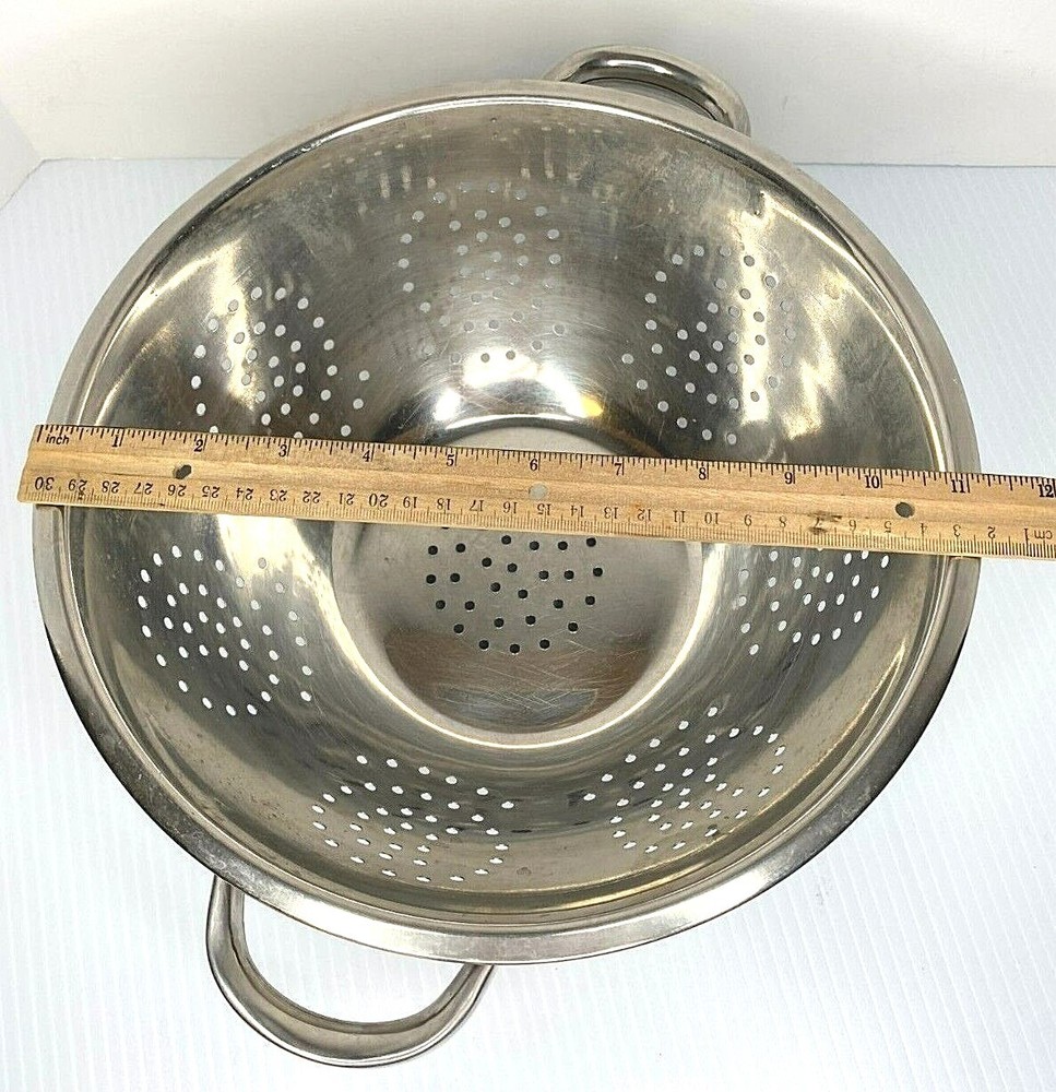 Stainless steel footed colander