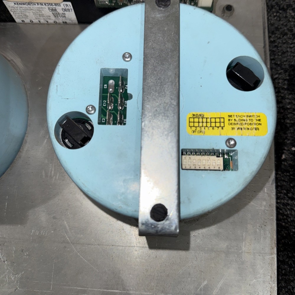 KENWORTH INSTRUMENT PANEL S64-1065- 7