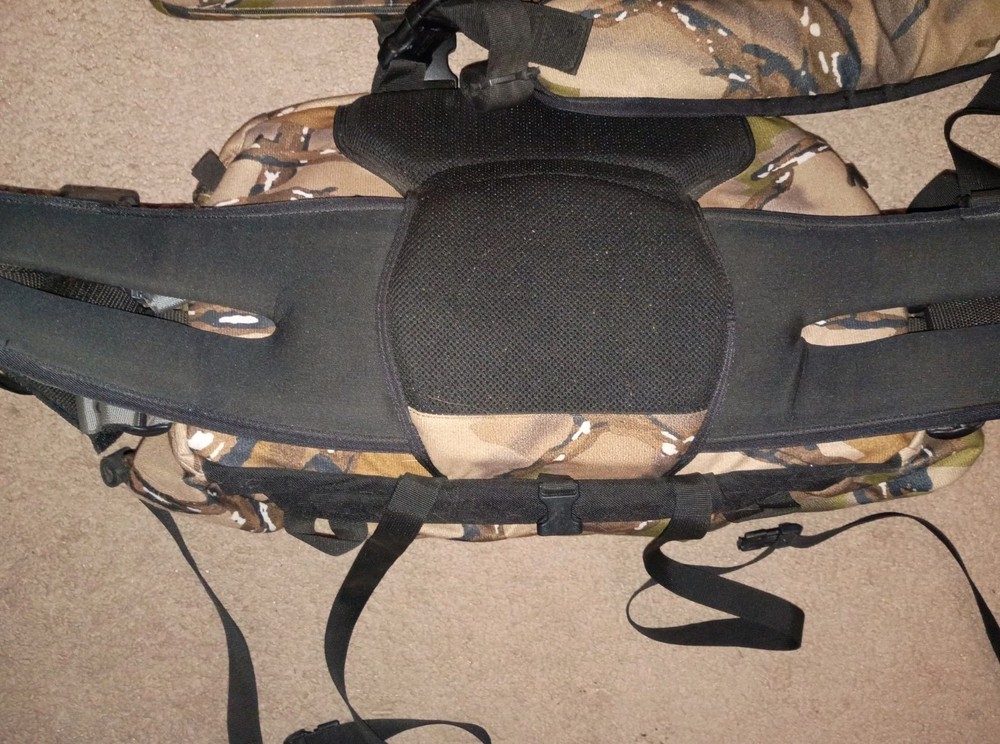 Blacks Creek "Predator" Pack w/Cusion Rest Mossy EUC HTF Rare Predators Paradise