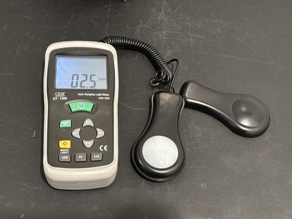 Auto Ranging Light Lux Digital Meter CEM DT-1309 With Case