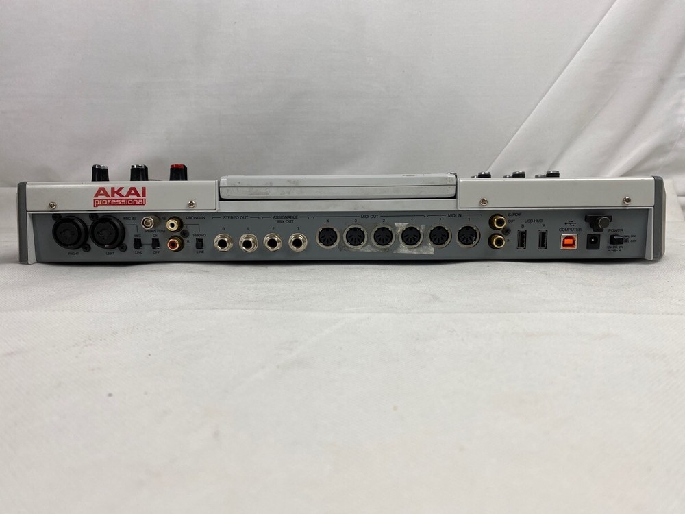 Akai Professional MPC Renaissance Sampling Sequencer Controller Audi (AP2030088)
