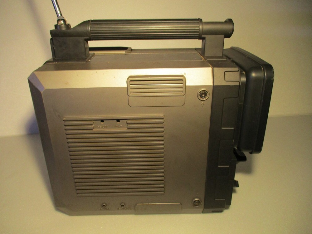 Vintage Panasonic Solid State Portable TV TR-555 1978