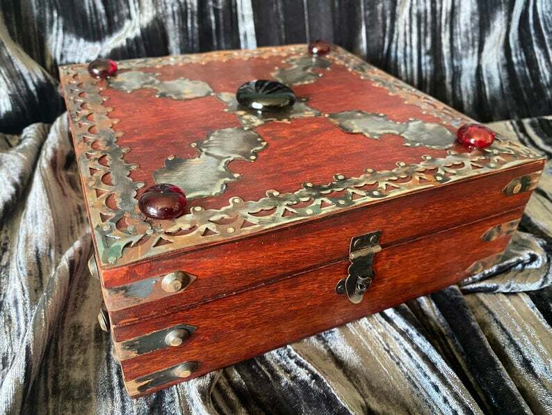 Red Mango Box 4 Compartments 8x8x3 Inch