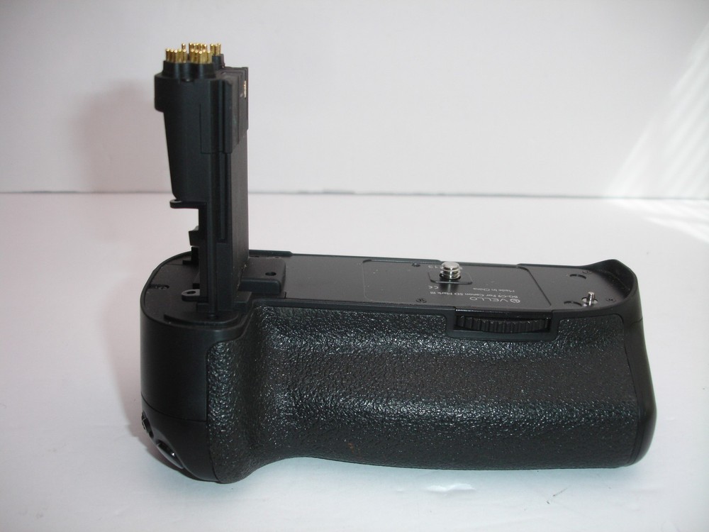 VELLO Vertical Battery Grip for Canon 5D Mark III
