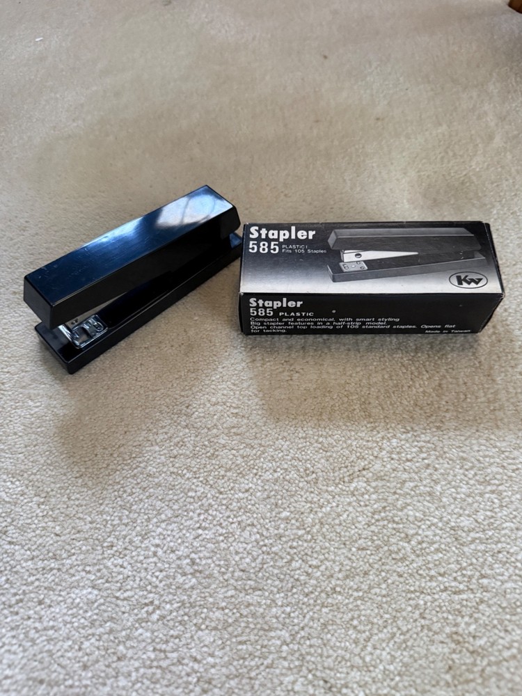 KW 585 Stapler, Black, New