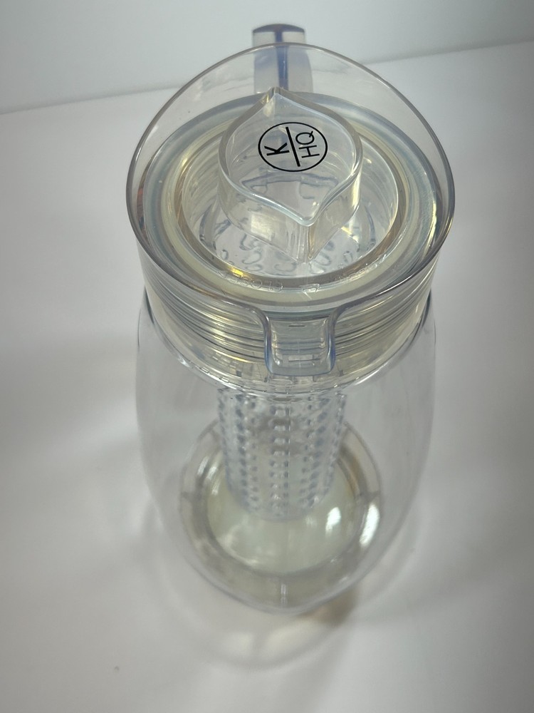 Water Infuser Pitcher- Fruit/Veg. Infusing Water Pitcher With built in ice pack