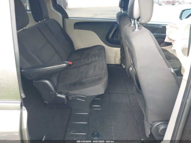CARAVAN 2017 Glove Box 4640747