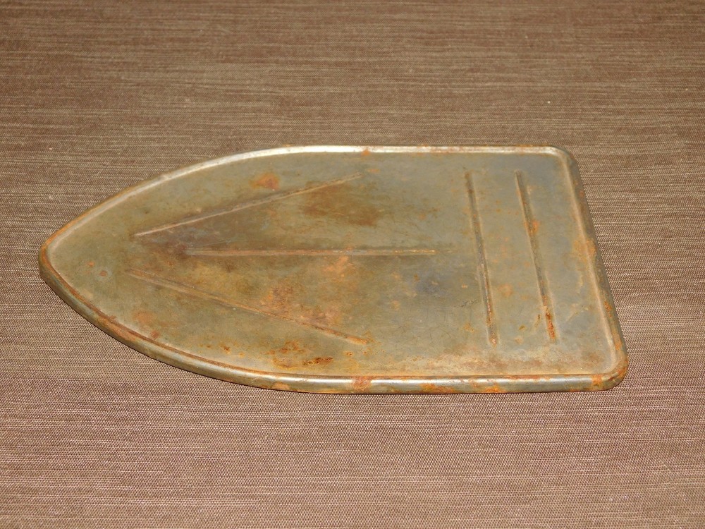 VINTAGE KITCHEN 8 3/4" HIGH SILVER SHIELD IRON REST