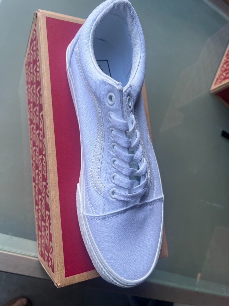 Size 9.5 VANS Old Skool True White