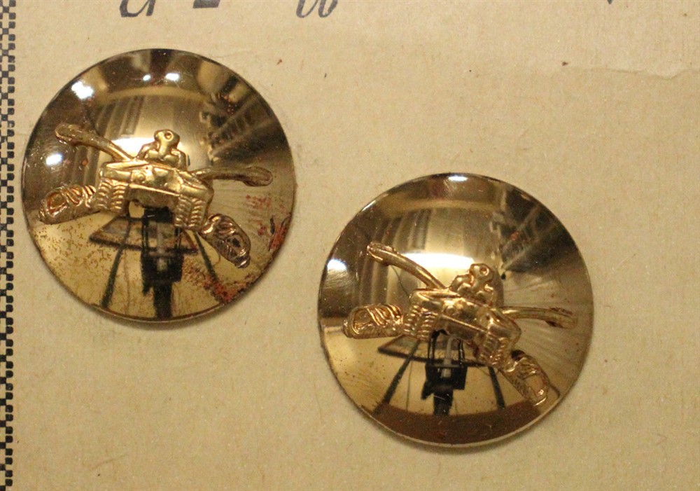 Army Enlisted Collar Pin: Armor - domed pair on card