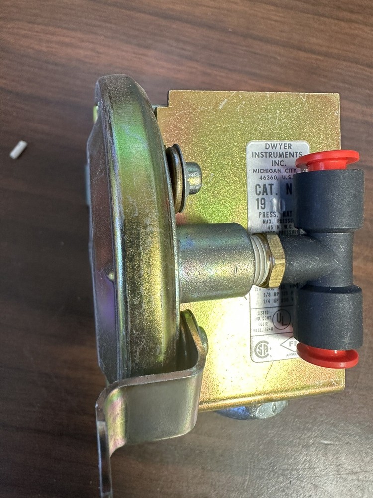 Dwyer Instruments 1910-5 Pressure Switch