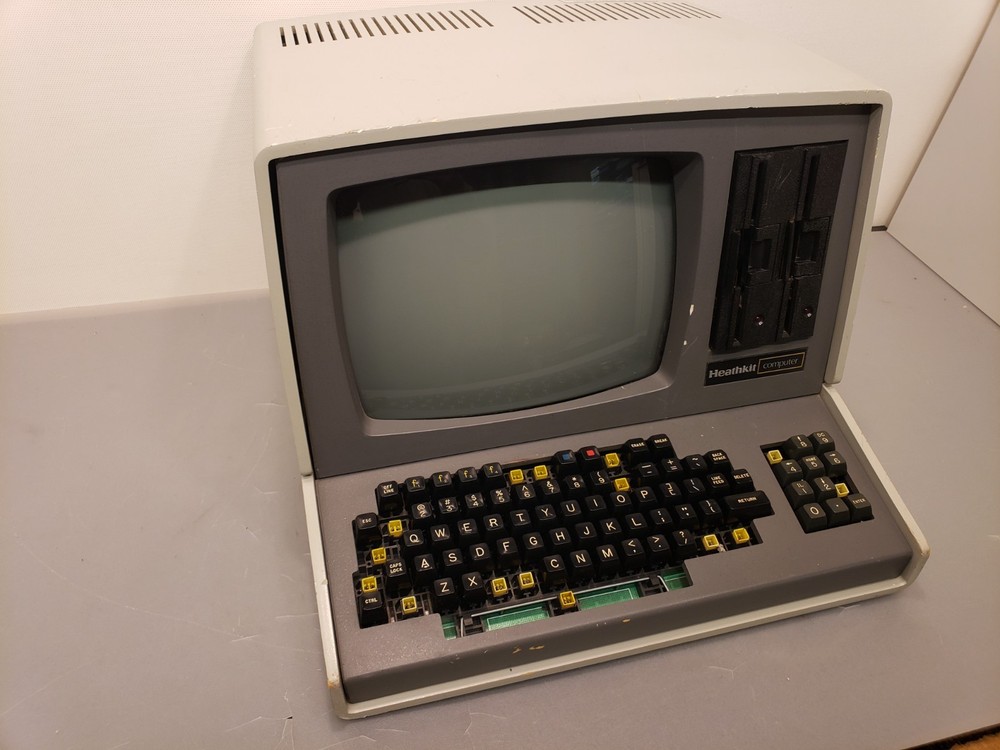 Vintage Heathkit H89 Personal Computer Dual Floppy *Powers On *Missing Keys