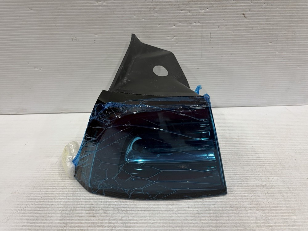 2017-2023 TESLA MODEL 3 Y LED TAIL LIGHT REAR OUTER LEFT DRIVER SIDE 3 PIN OEM