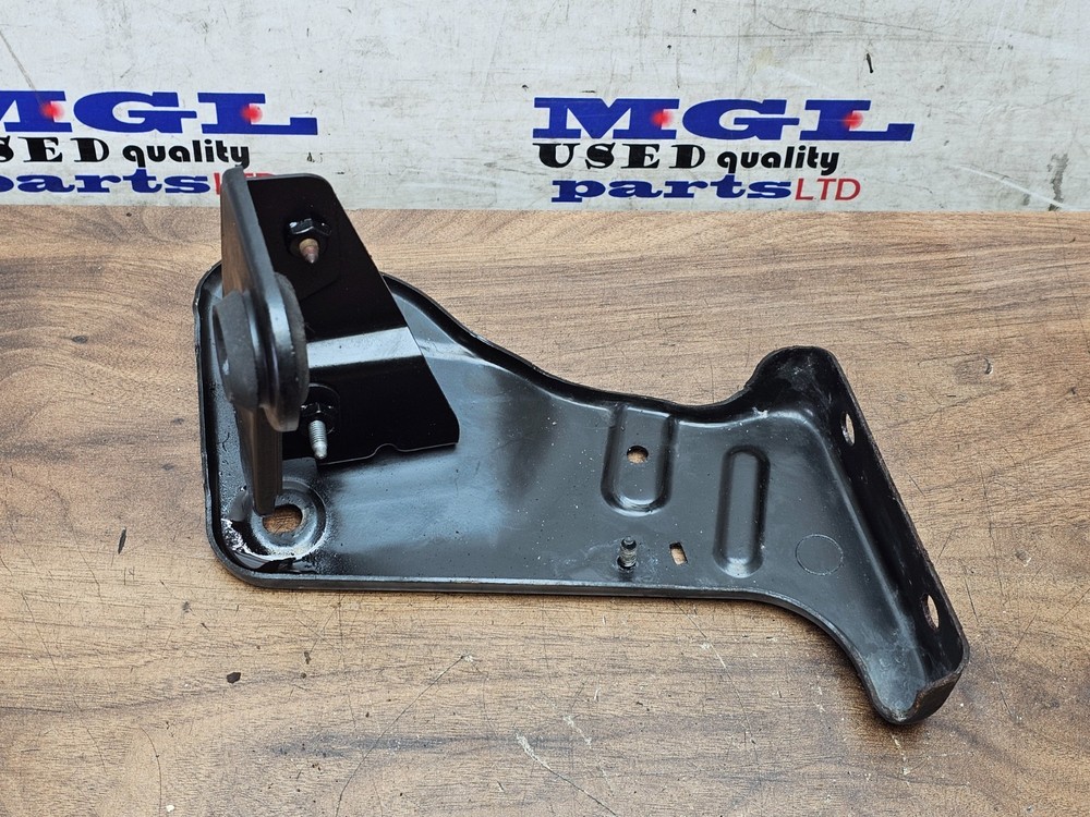 MASERATI GHIBLI M157 3.0D INTERCOOLER LOWER MOUNT SUPPORT BRACKET LEFT 2013-2020