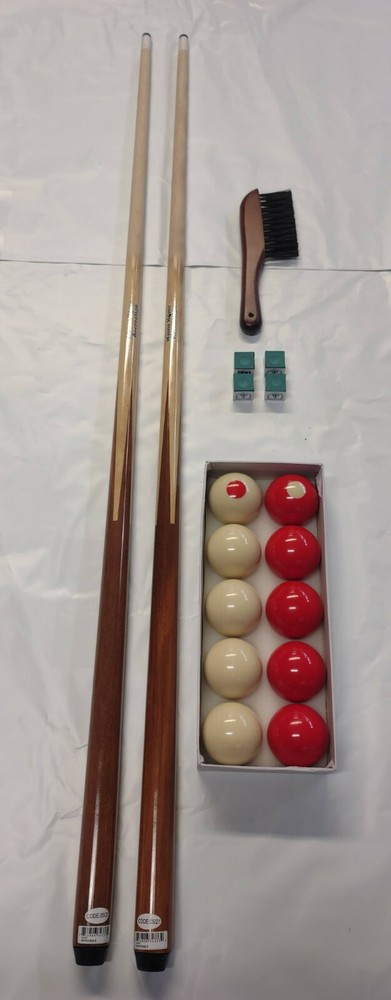 Bumper Pool Play kit with 52" cues