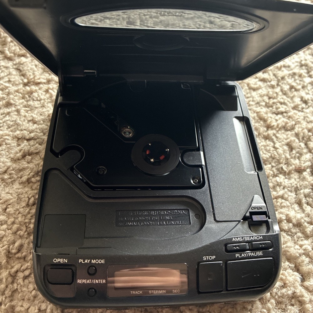 Sony Discman D33 Mega BASS Personal Compact CD Player (Not Working)