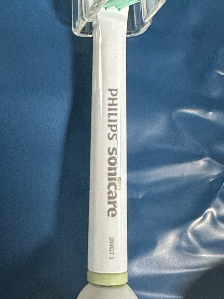 4 Pack Toothbrush Replacement Heads for Philips Sonicare, made by Philips
