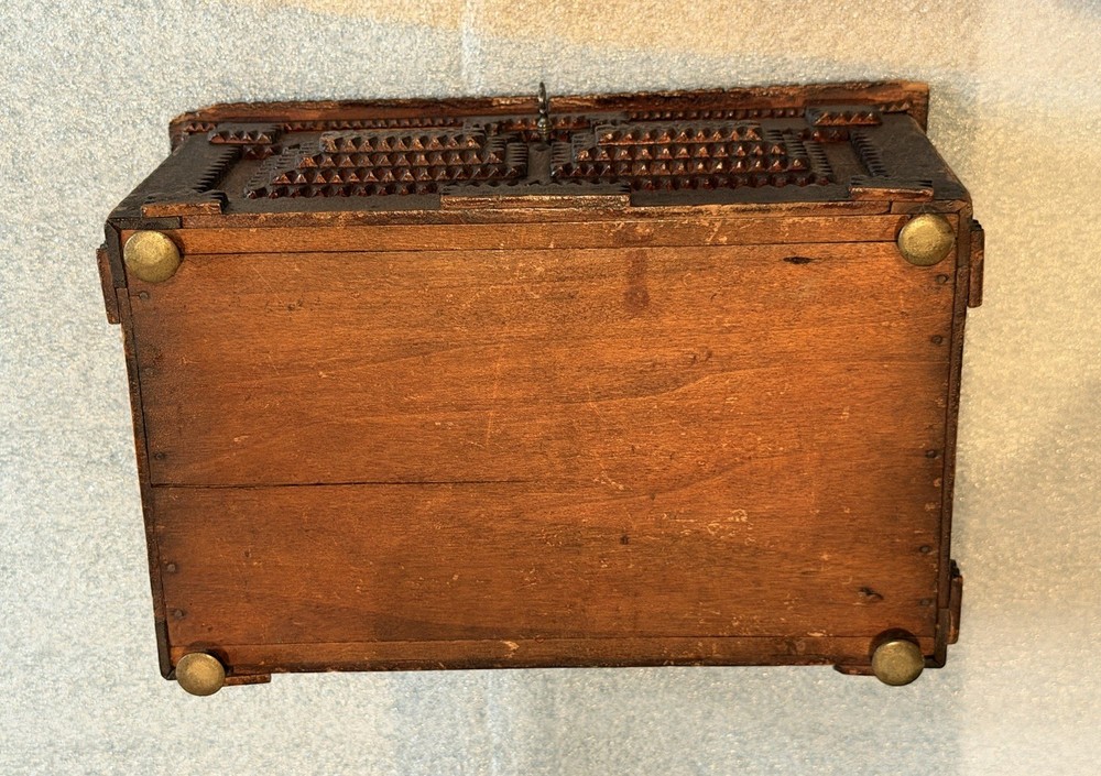 Primitive Tramp Box
