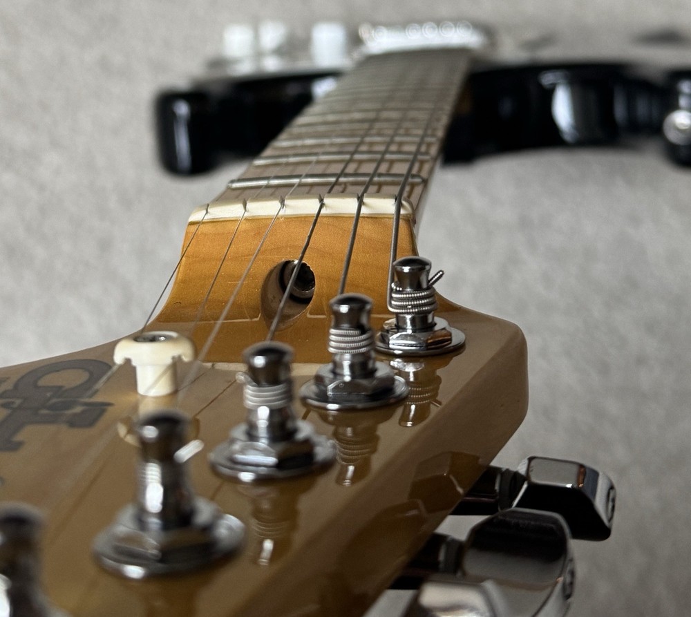 2019 G&L® Legacy Stratocaster w/ Graph Tech & Nut String Tree With Soft Case