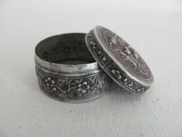Antique Chinese Export Silver Repoussed Round Box / Container