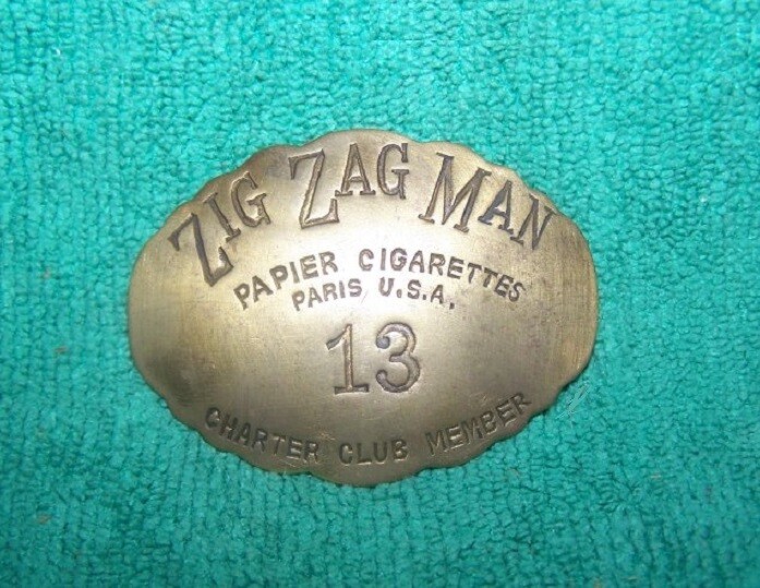 ZIG ZAG MAN  #13   PAPIER CIGARETTE BADGE