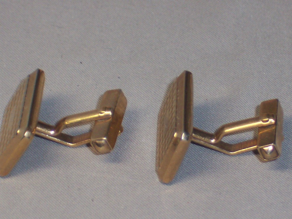 VINTAGE SWANK GOLD PLATED RECTANGULAR CUFFLINKS