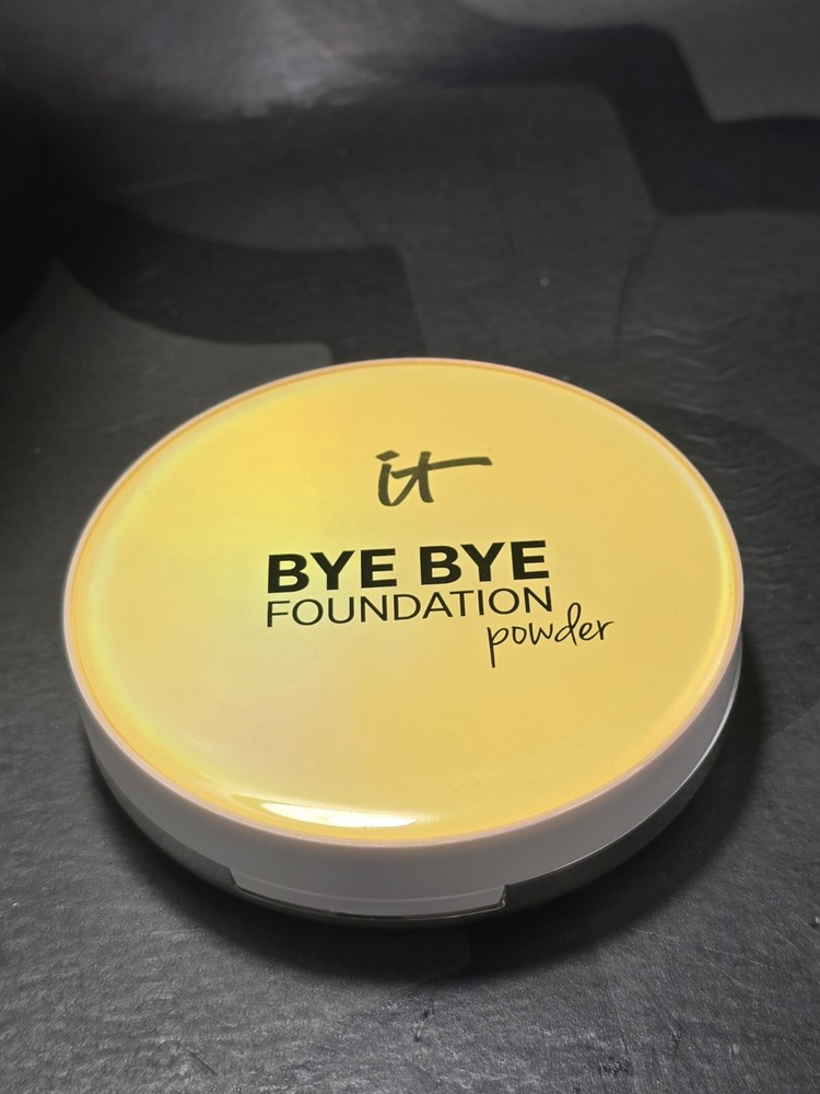 IT COSMETICS ~ BYE BYE FOUNDATION FULL COVERAGE POWDER ~ Medium ~ 0.30 OZ NWOB