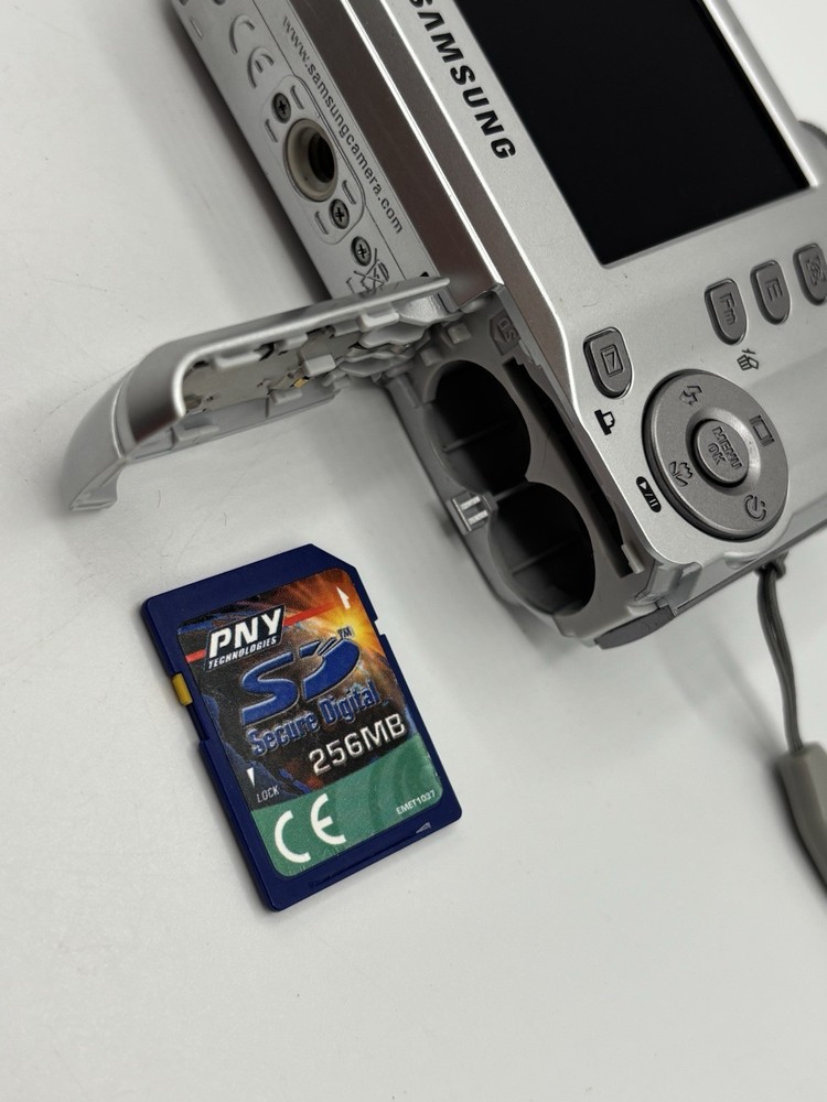 Samsung S Series S860 8.1MP Digital Camera - Silver