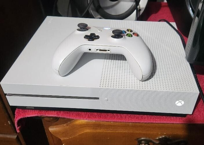 Xbox One S Console 500GB White - Includes Controller, Power Cord, HDMI, 4 Games