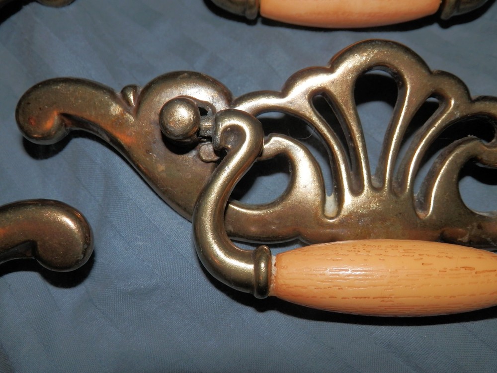 Cont .B. 1992 Drawer Pull handles knobs Cabinet Door brass?