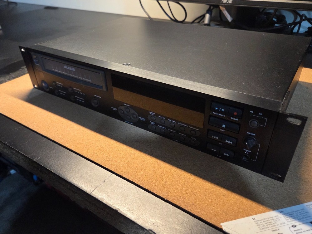 USED - Alesis Masterlink ML-9600 High Resolution Master Disc CD Recorder - READ