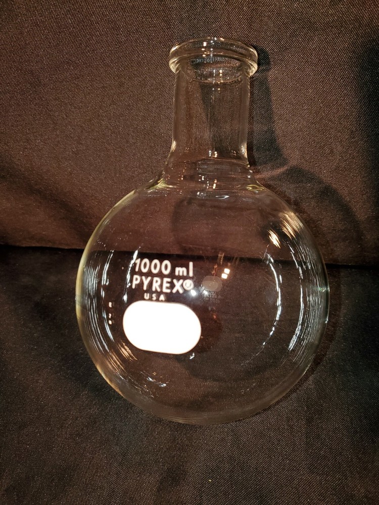 Pyrex 1,000 ml lab boiling flask