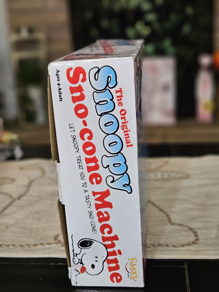 Fundex Snoopy Sno-cone Machine Peanuts Ice Shaving Maker Includes Accessories