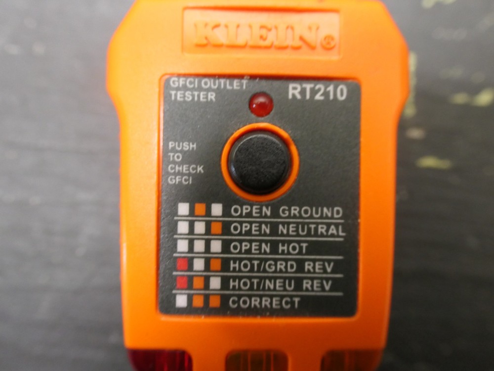 KLEIN TOOLS RT210 OUTLET RECEPTACLE TESTER WITH GFCI BUTTON