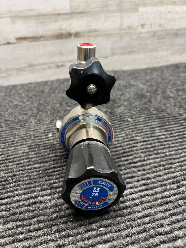 Used Alphagaz 2621 Compressed Gas Regulator