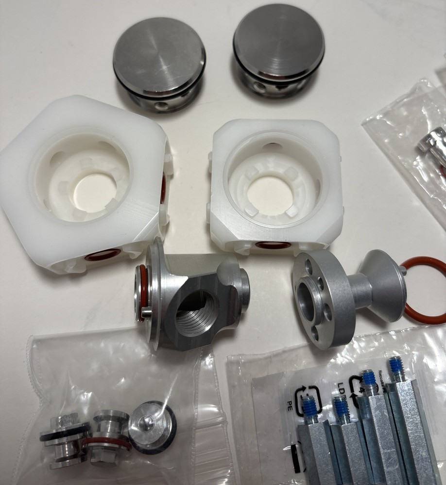 Soft Robotics mGrip Hubs - square & hexagon, adapter & vacuum components