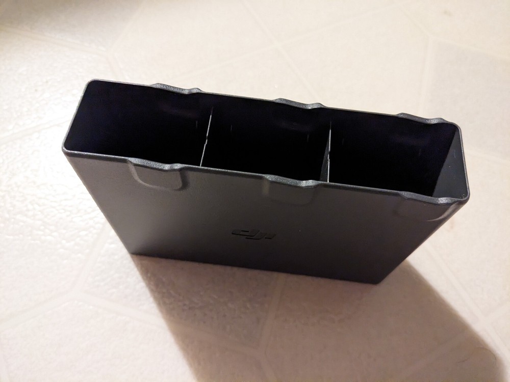 DJI Avata 2 Two-Way Battery Charging Hub for Three Batteries