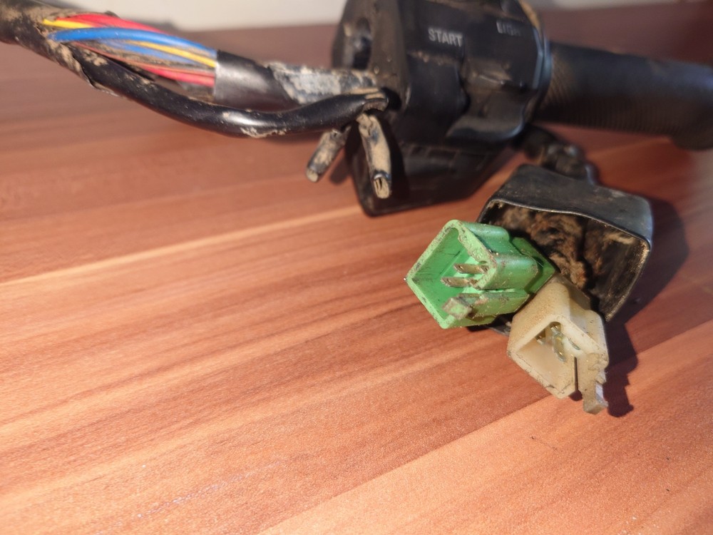 Yamaha SRX 250 RH Switchgear Start Button Lights Engine Kill Switch Unit - Used