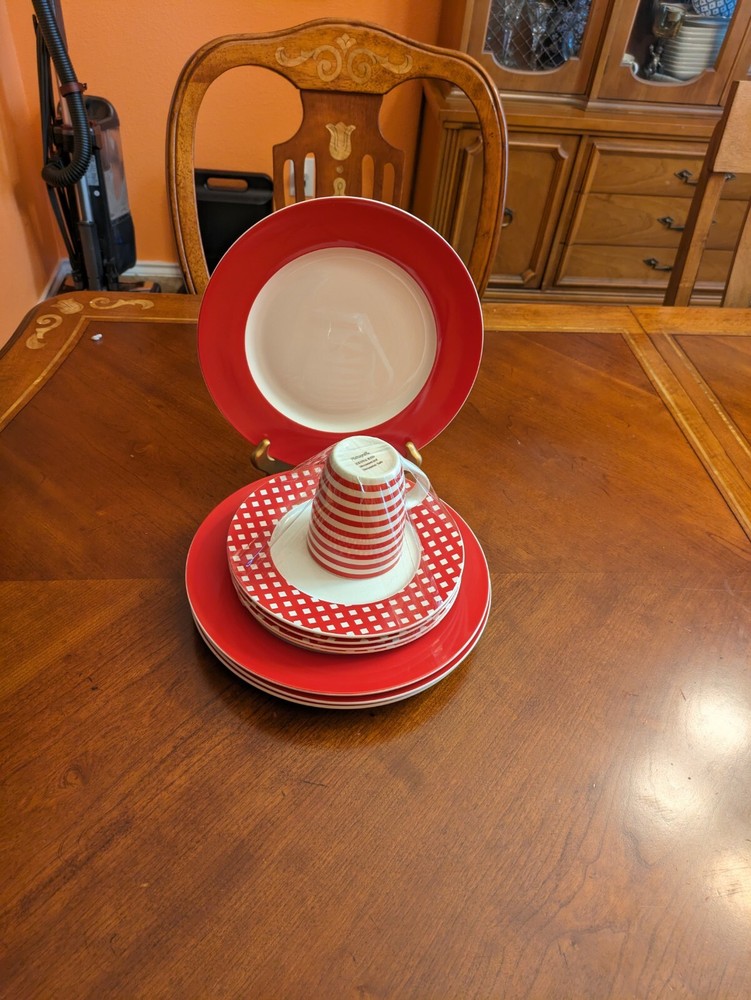 Pfaltzgraff Kenna Red 9 Piece Porcelain Dinnerware Set