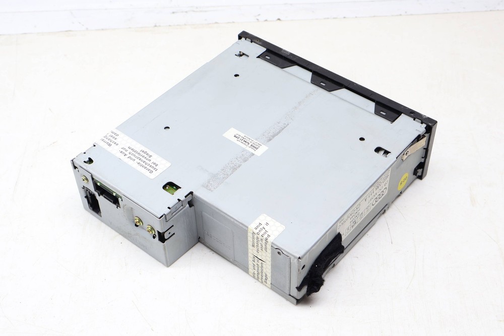 2005 AUDI A8 W12 D3 - 6 DISC CD Changer 4E0035111A