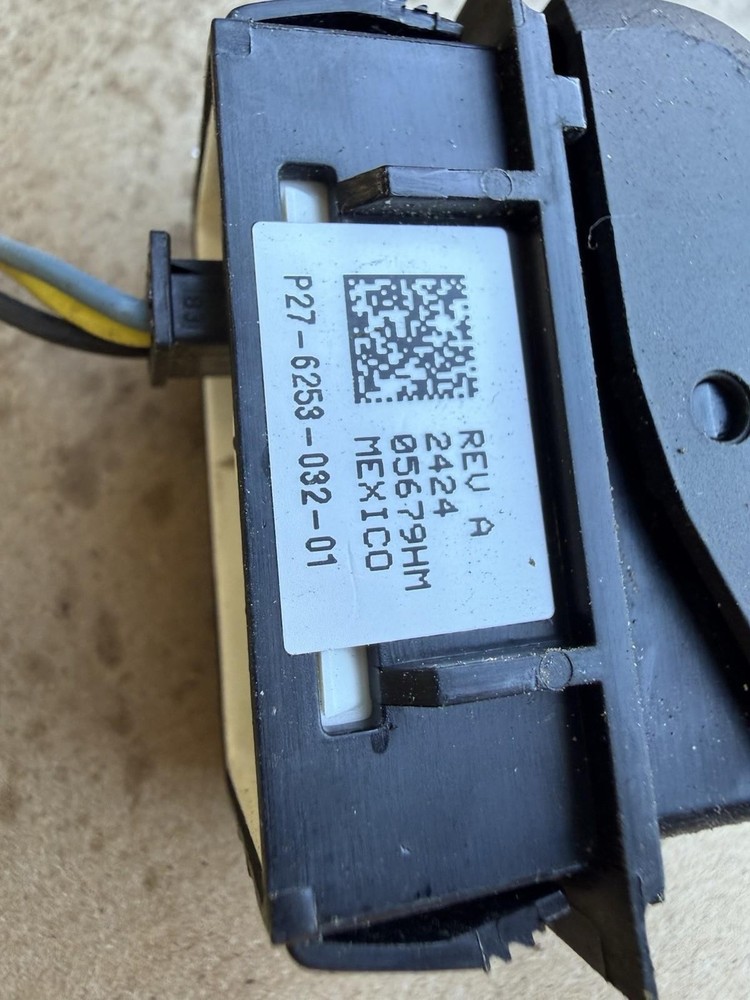 PACCAR ELST DASH ROCKER SWITCH P27 6253 032 01