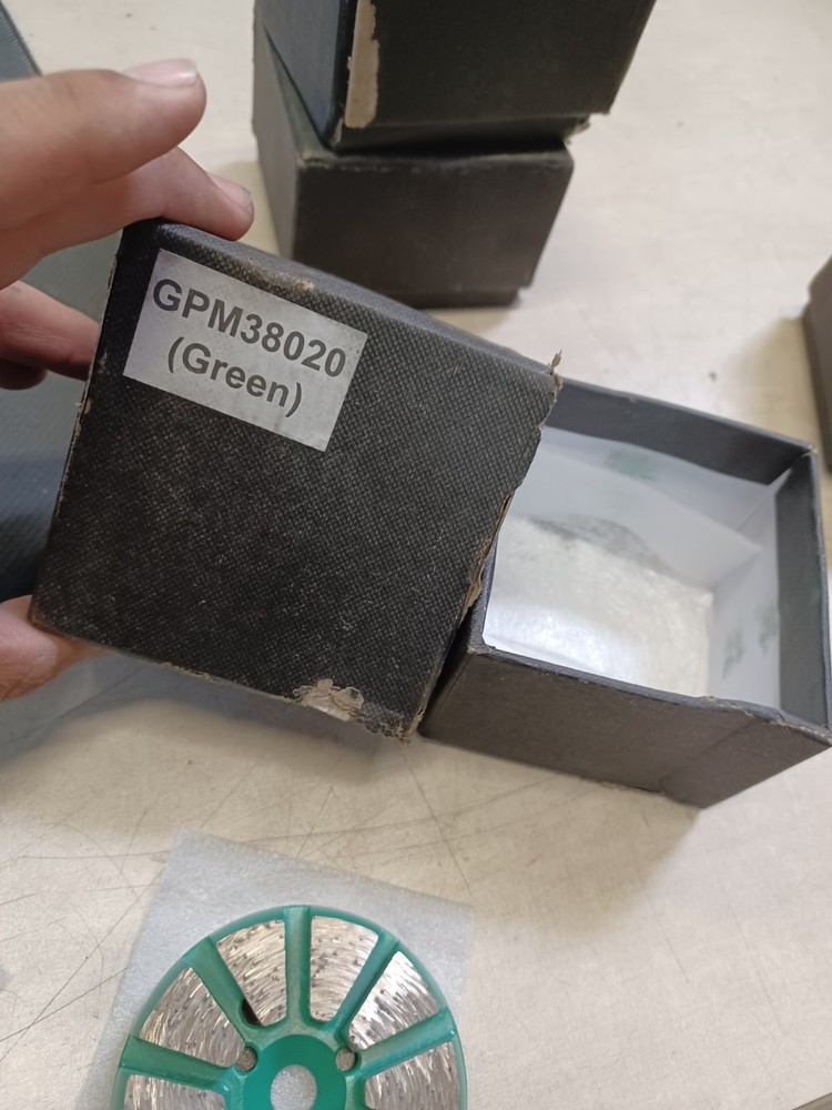 Green 3" x 10mm Medium Bond Puck, 18/20# -
